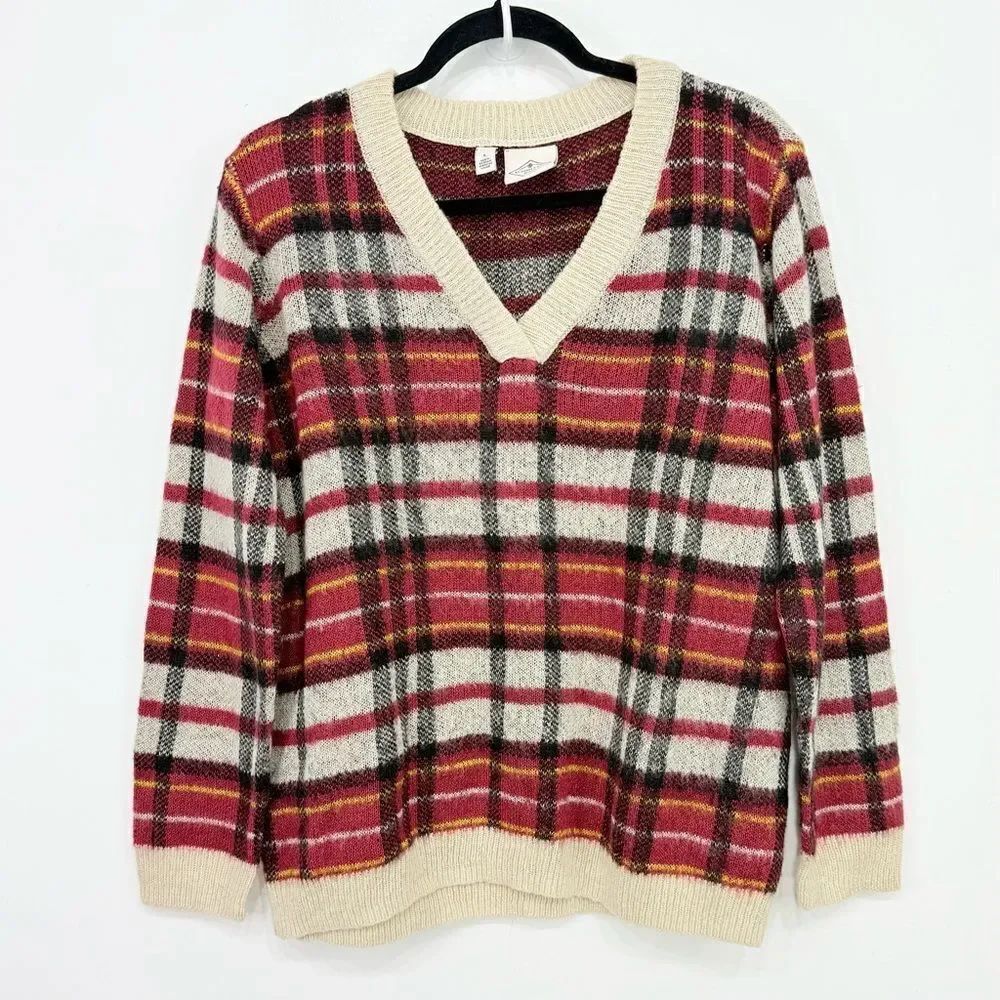 St. John's Bay Red Cream Plaid V Neck Winter Holiday Sweater
